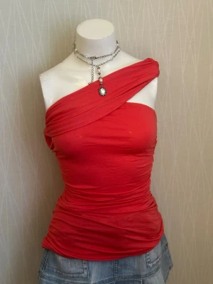 Coral asymmetrisk one shoulder topp - Coral asymmetrisk one shoulder topp