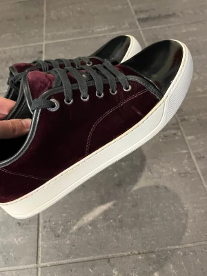 Vinröda lanvins skor  - Fint skick! Uk 6=storlek 40-41. Endast skorna medföljer. Snabb affär=bättre pris! 