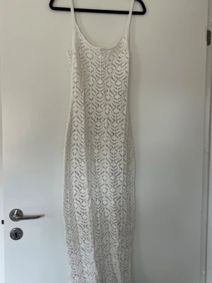 Strandklänning  - Superfin strandklänning från NAKD Luftig och perfekt till sommaren Använd fåtal gånger  Inga anmärkningar