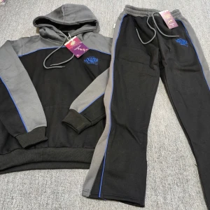 Syna world tracksuit storlek M - Helt ny och aldrig använd.