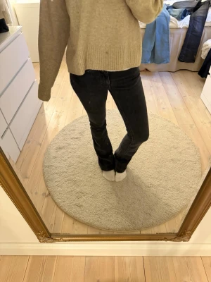 Svarta jeans  - Säljer dessa jeans från Gina som jag använt några gånger, skriv om ni har några funderingar 
