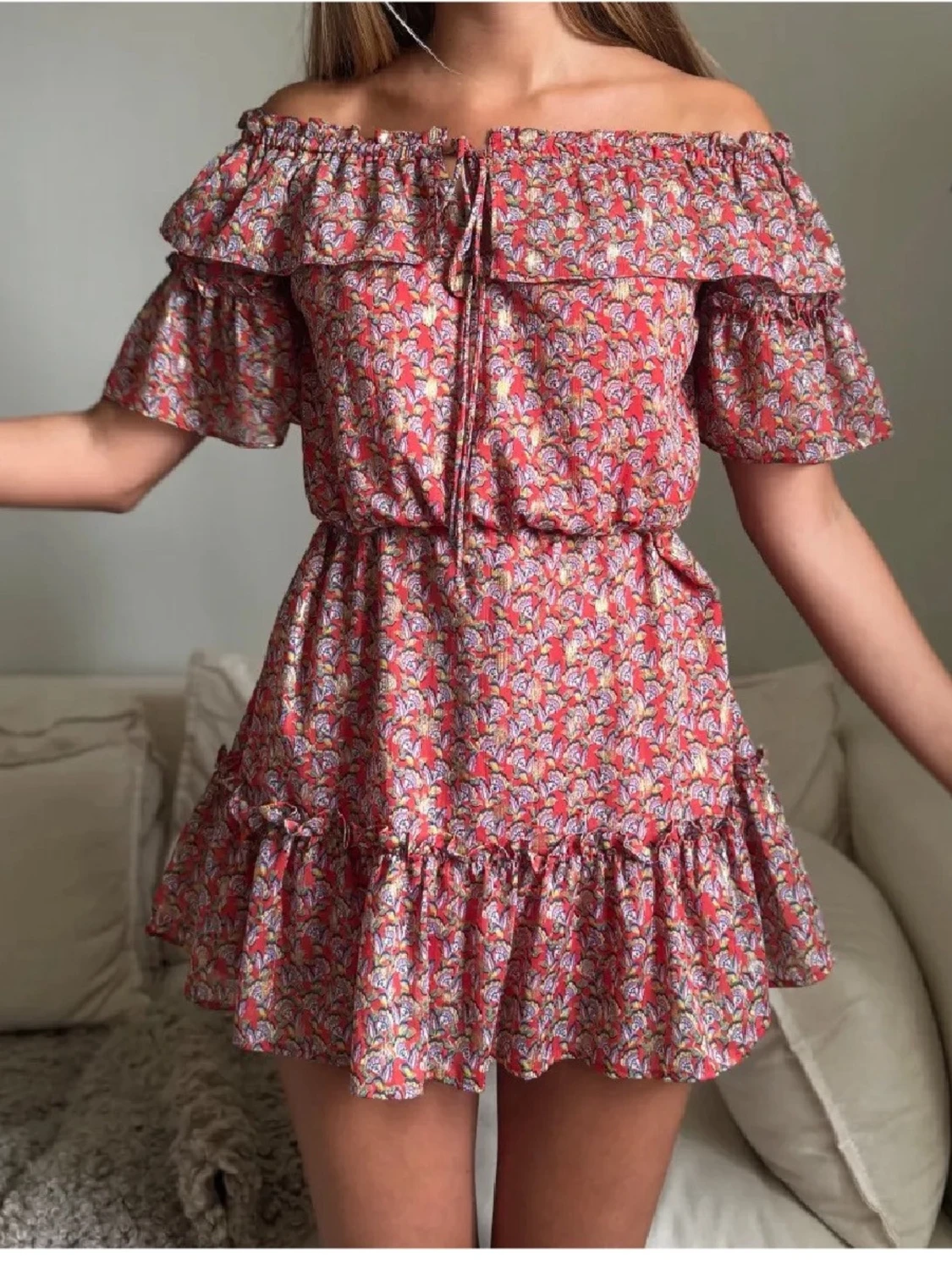 Blommig off shoulder klänning