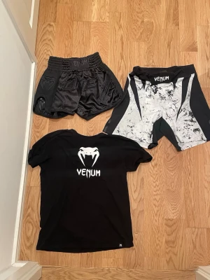 MMA träningskläder  - Schyssta träningskläder från märket venum 