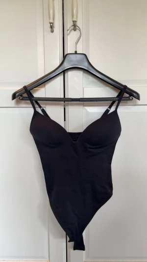 Body  - Ny body från Gina med prislapp kvar