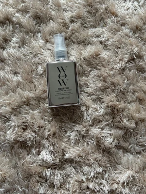 Color Wow Dream Coat Supernatural Spray - Color Wow Dream Coat Supernatural Spray . Produkten är framtagen för att ge ett frizzfritt och glansigt hår. Flaskan rymmer 50 ml. 
