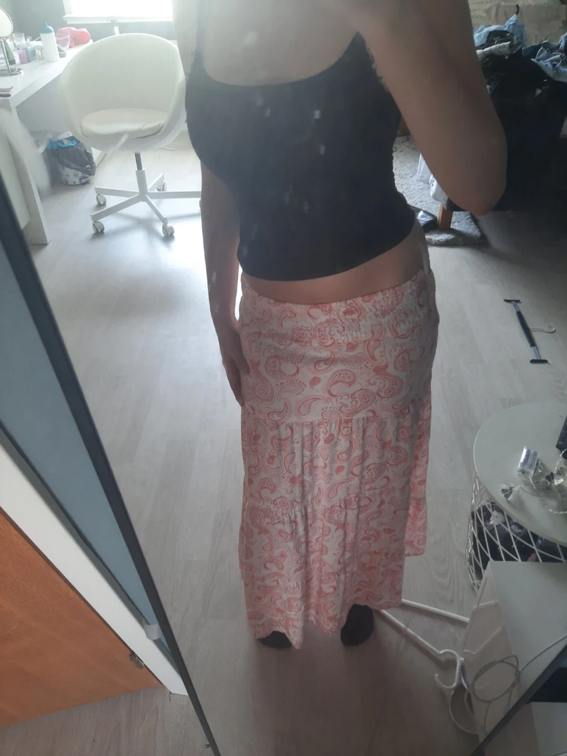 Lång paisleymönstrad kjol i rosa