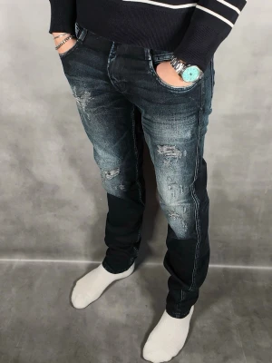 Replay Anbass - - Replay Anbass — Storlek 30/32 — 9/10 - Bra skick utan skavanker — Inkluderat - Jeans — Retail 2000kr — Modellen är 180cm, 65kg