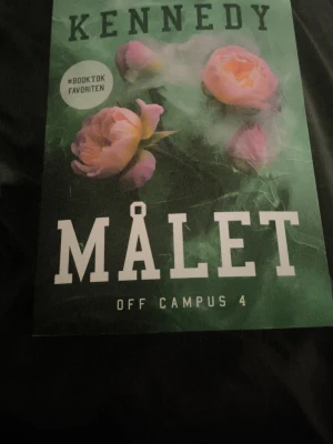 En hel ny bok  - En prefekt bra bok utan böjda kanter 