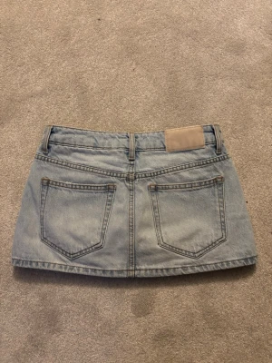 Ljusblå jeanskjol från Pull&Bear - Superfin ljusblå jeanskjol från Pull&Bear med inbyggda shorts💕pris kan diskuteras