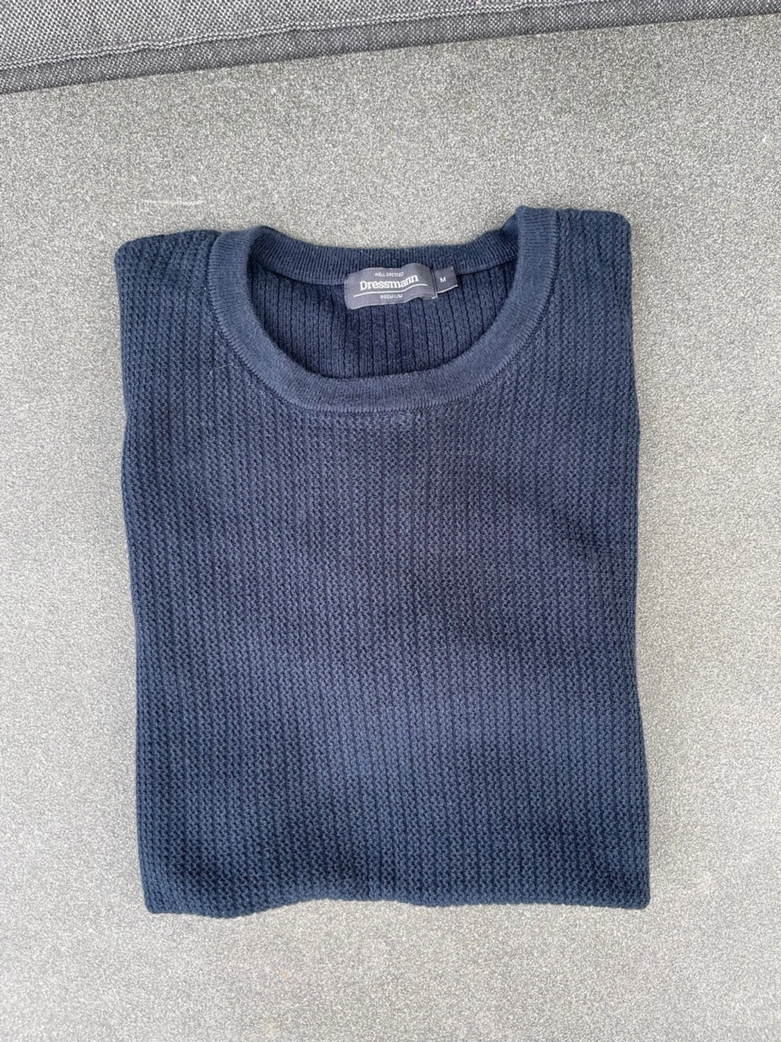 Mörkblå stickad t-shirt - 1