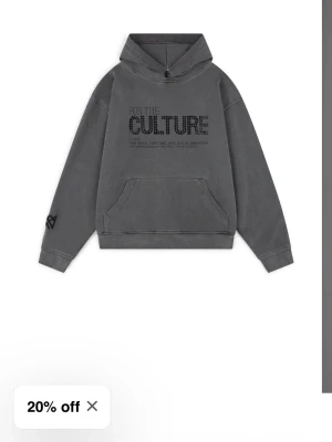 Grå For the culture hoodie - Säljer min for the culture hoodie då den inte kommer till användning. I storlek S men skulle säga att den är mer som en M. Köpt för cirka ett år sen men knappast använd. Den är köpt ifrån deras egna hemsida. Nyrpris ligger nånstans på 2000kr.