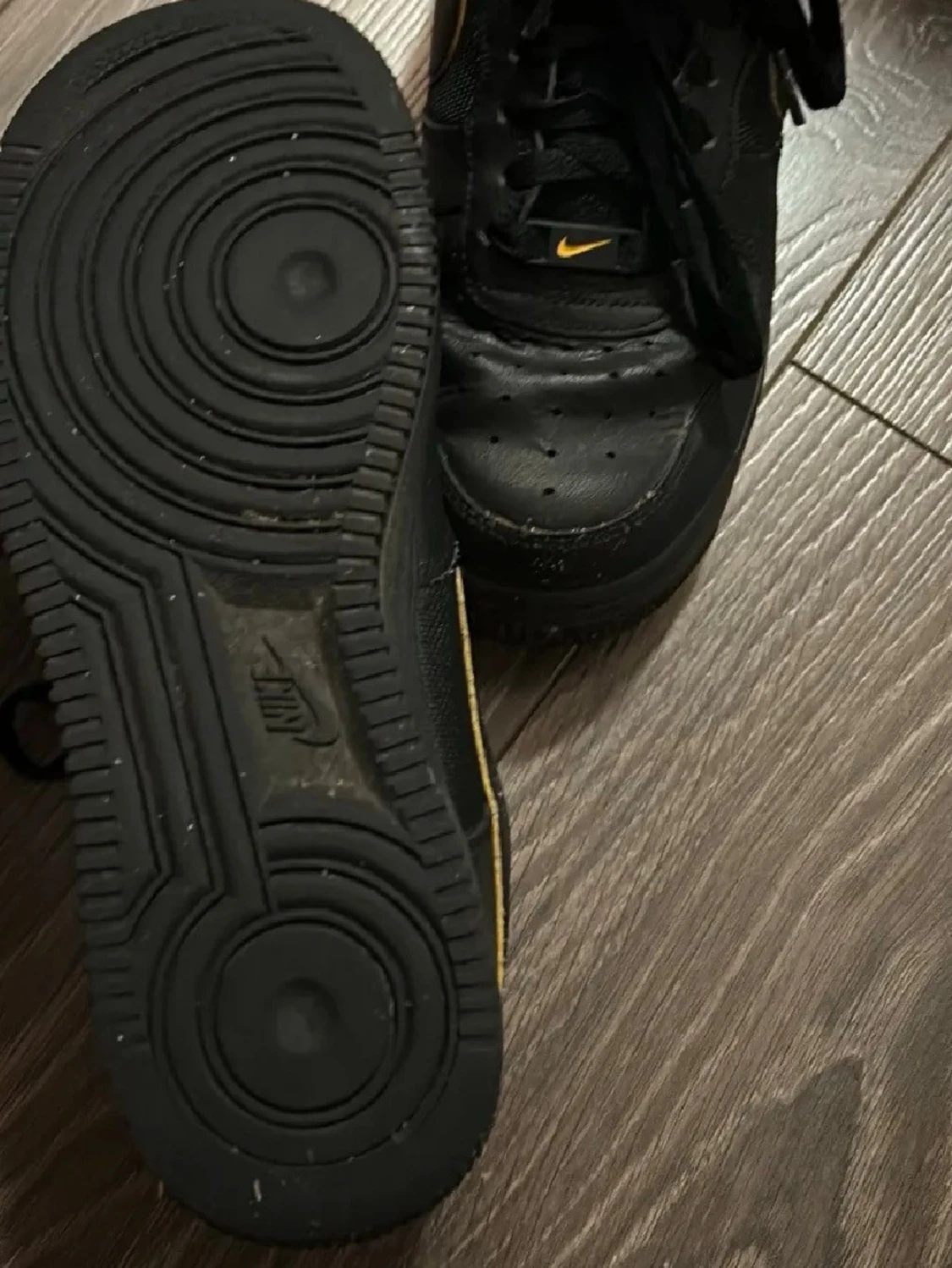Nike Air Force 1 svart/guld sneakers - 3