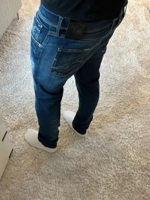 Replay anbass jeans  - Replay jeans | skick 9/10 | Storlek 33/34 | Pris - 499kr | Modellen är ca 181cm lång | Hör av dig vid minsta fråga eller fundering!!