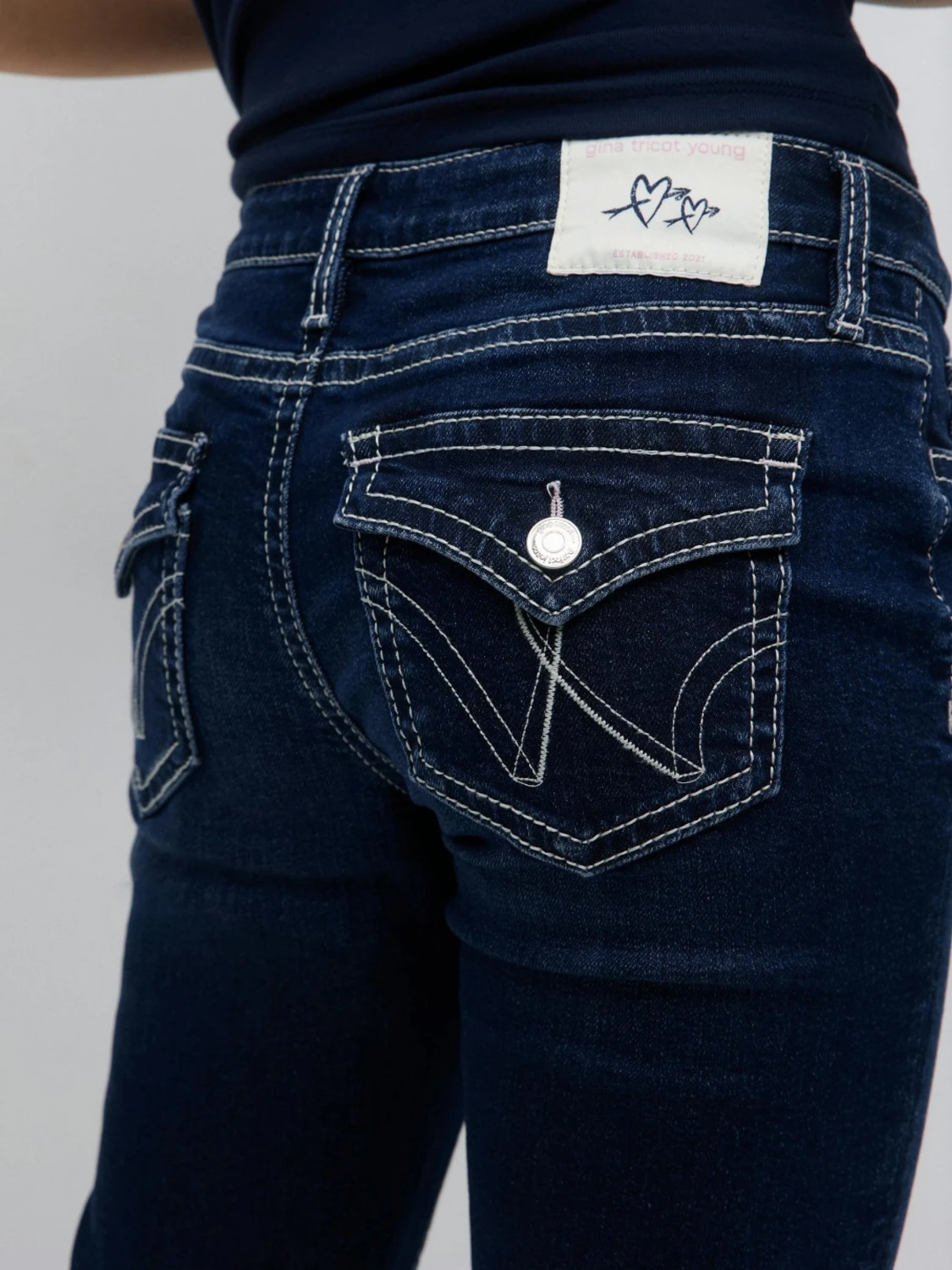 Mörkblå bootcut jeans från Gina tricot  - 1