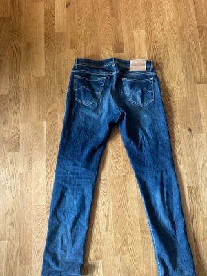 Jacob Cohen straight 32W - Helt otroligt bra och sköna jeans. Passar tyvärr mig inte i storleken längre. Skriv vid frågor