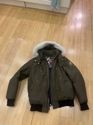 Moose knuckles jacka - Moose knuckles jacka Storlek L Gott skick Galge och tags medföljer