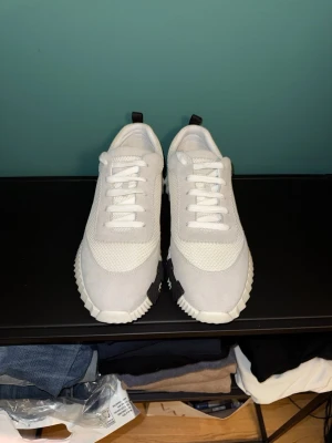 H skor - Tja, säljer mina helt nya H skor i strl 45 men passar även 44, passar perfekt nu till våren , priset inte hugget i sten