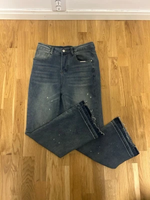 Flared jeans  - Pris går att diskutera!