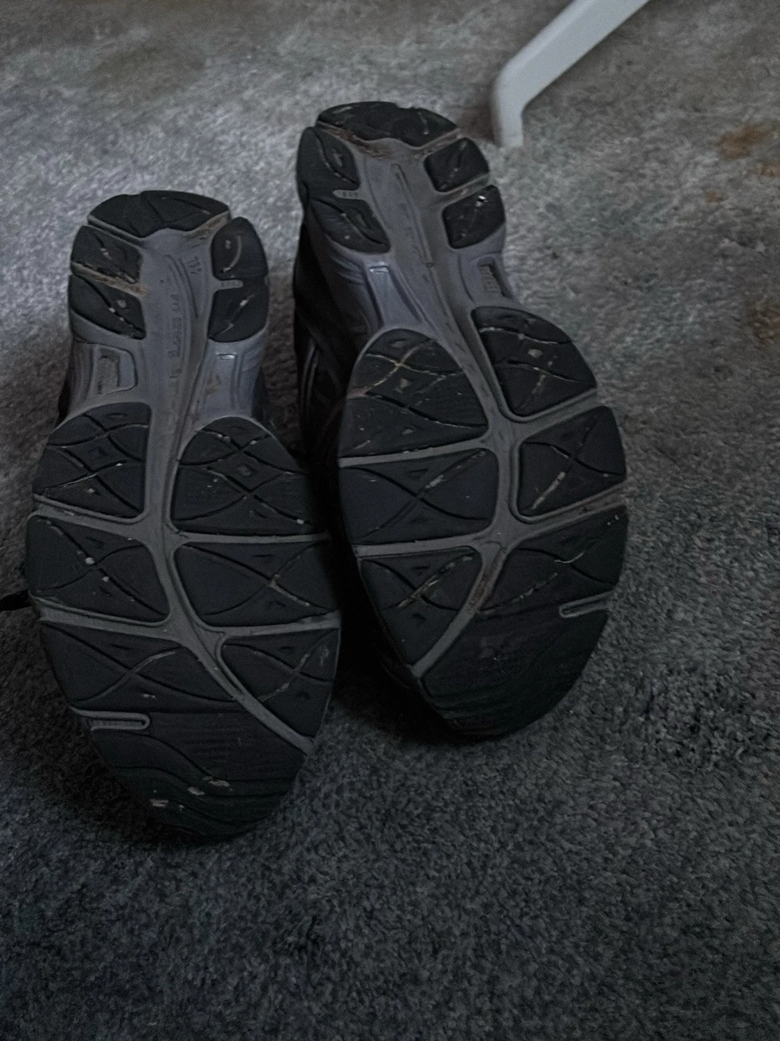 Svarta Asics sneakers med grå detaljer - 2