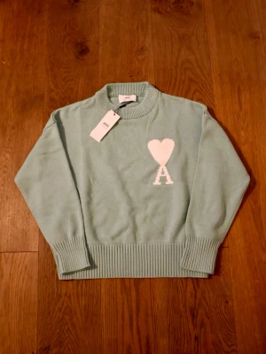 Ami Paris Sweater - Ny tröja. Skickar snabbt.