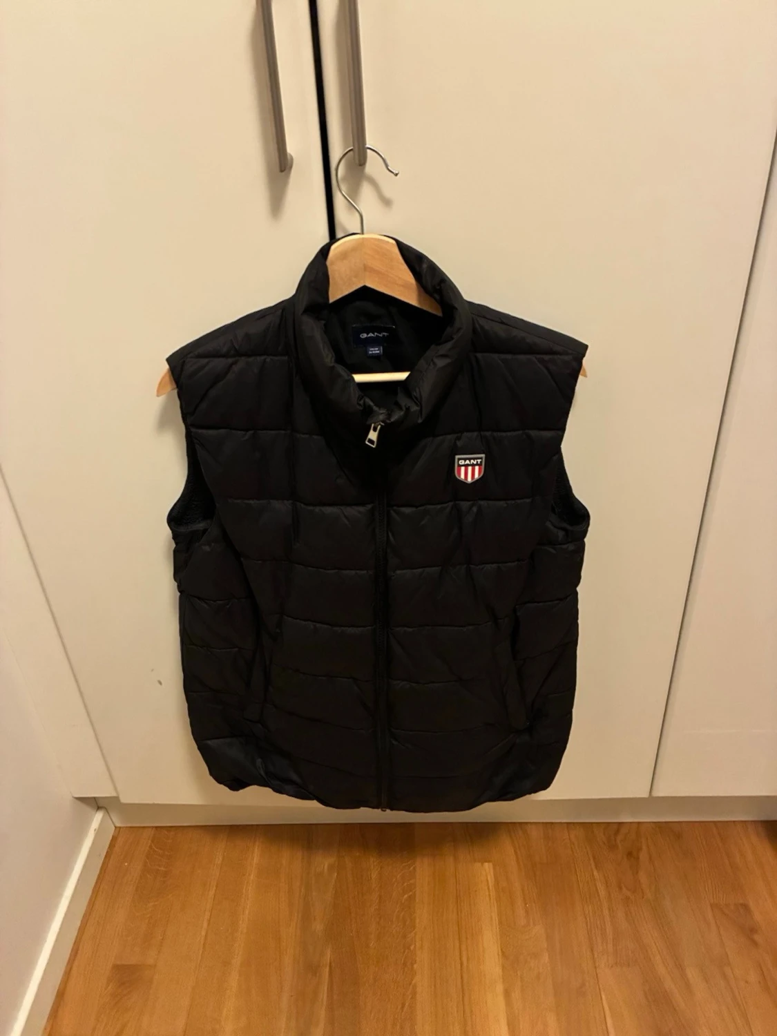 Svart GANT väst