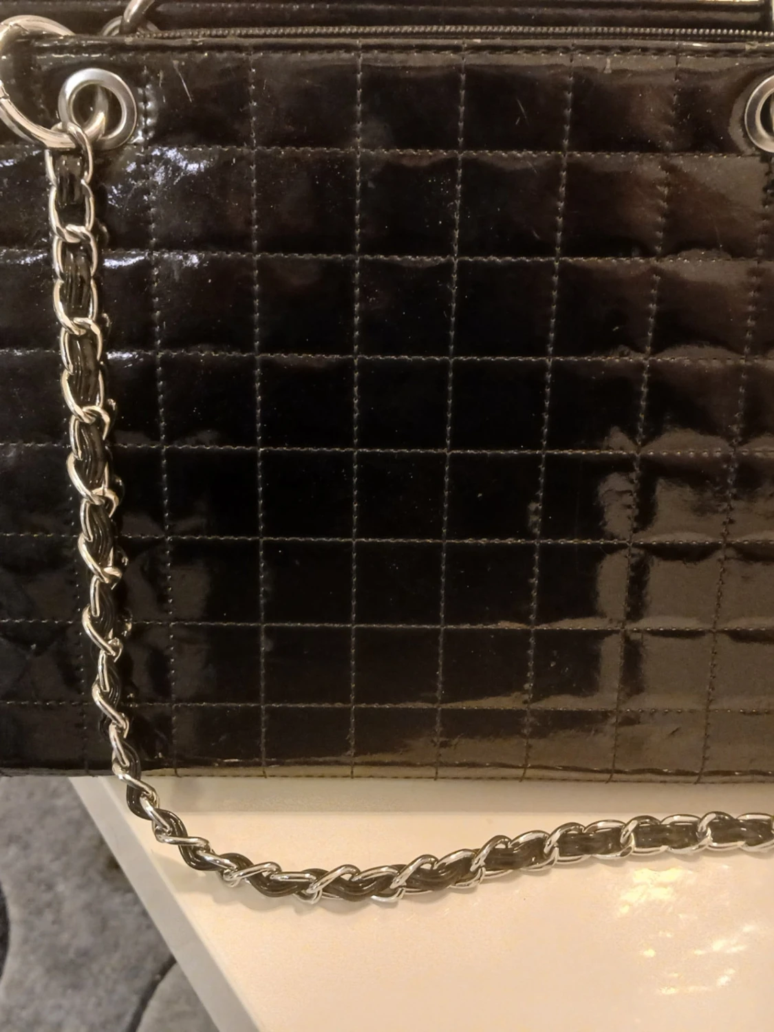 Svart quiltad handväska från Chanel - 1