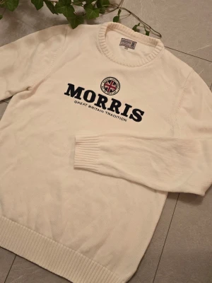 Morris tröja - Snygg vit finstickad Morriströja i storlek Medium. Superbra skick! Skriv om du har några frågor!