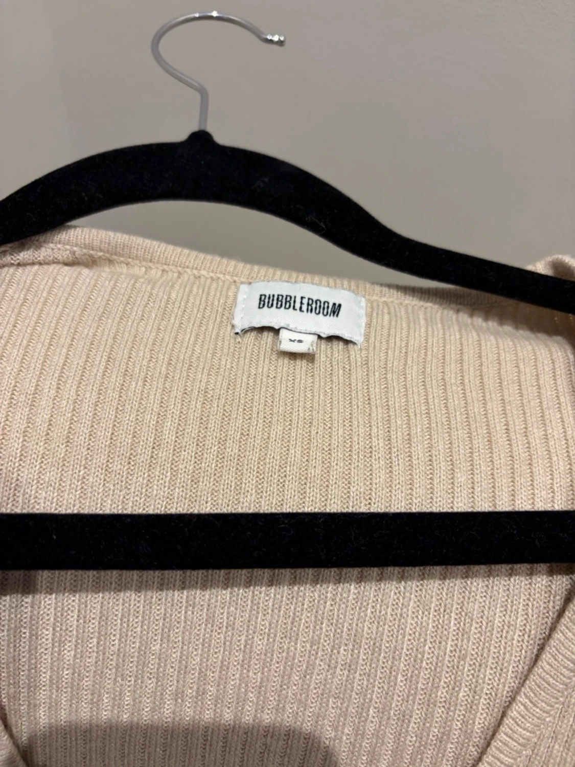 Beige omlottklänning från Bubbleroom - 2