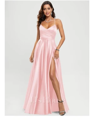 Köper rosa balklänning  - Skulle gärna vilja köpa den här balklänningen från JJ’s house i färgen puderrosa, skriv gärna till mig ifall du har den eller någon liknande💕