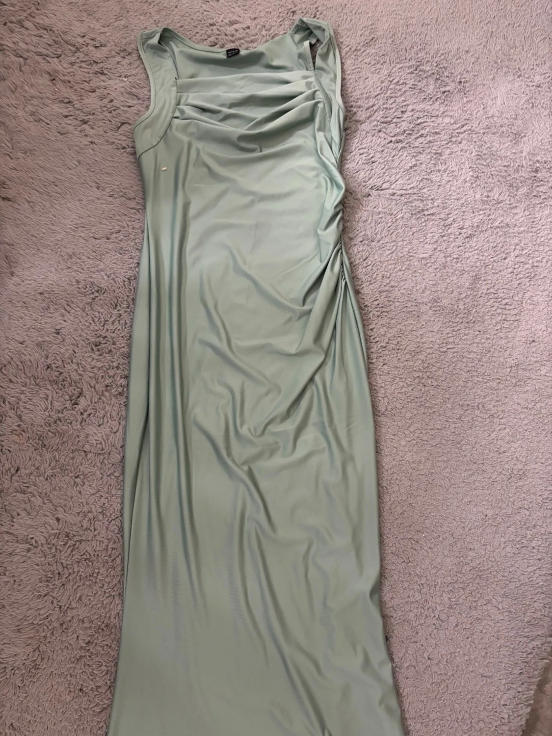 Ljusgrön långklänning med drapering - 1