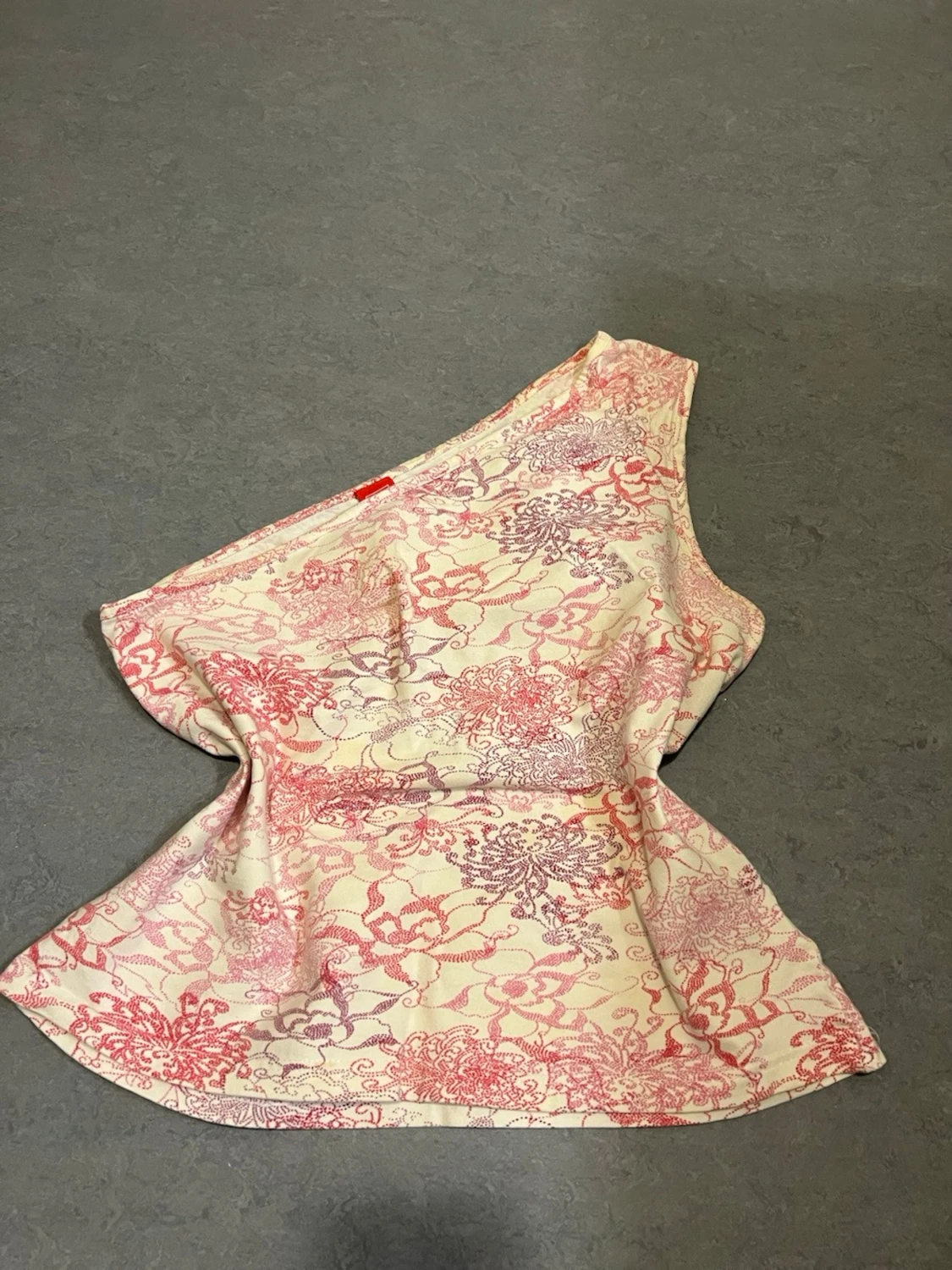 Mönstrad oneshoulder topp