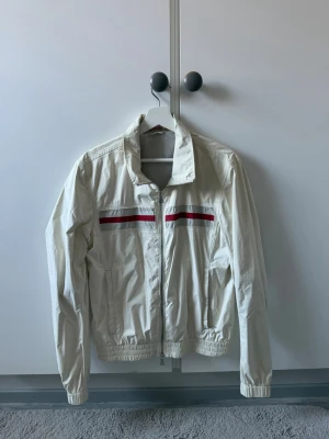 Prada vindjacka  - Säljer min prada jacka då den är för liten