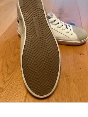 Vita sneakers från Philippe Model - Box medkommer! Helt nya!