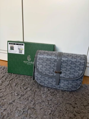 Väska  - Snygg väska helt ny 