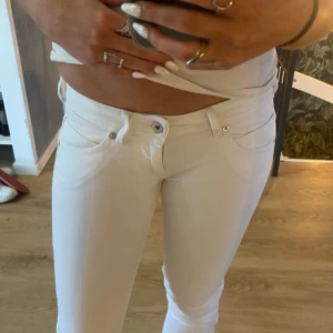 Lågmidjade bootcut jeans  - Säljer dessa super snygga lågmidjade bootcut jeansen ifrån Pepejeans skriv gärna om ni är intresserade eller undrar något 