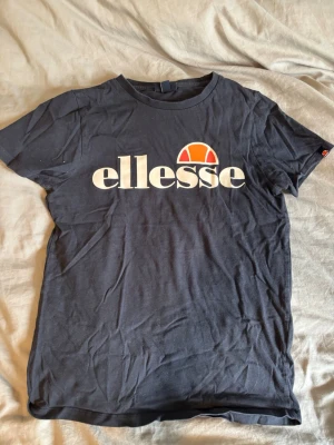 T-shirt - Som en storlek Xs. Skriv om ni har några frågor!😊