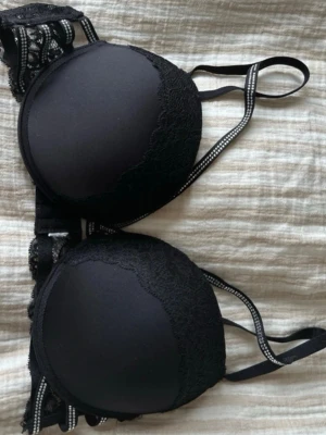 Super snygg bh med strass - Endast testad, super push up 85D