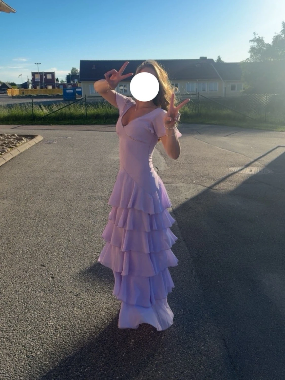 Ljuslila långklänning med volanger - 1