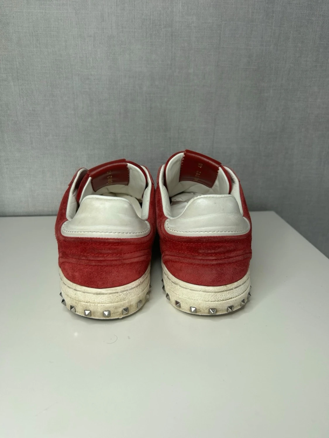 Röda och vita sneakers från Valentino - 2