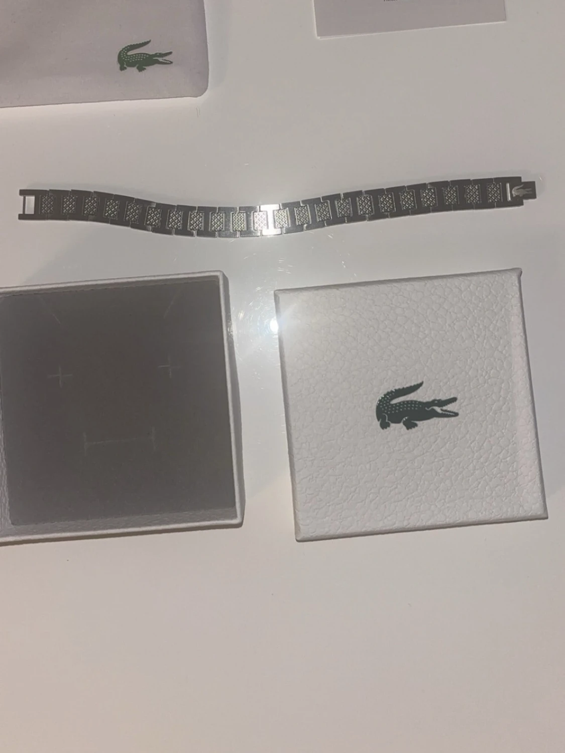 Silverfärgad armbandslänk Lacoste