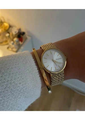 Guldklocka  - Jätte fin guldfärgad klocka från Moretime 🙌🏼