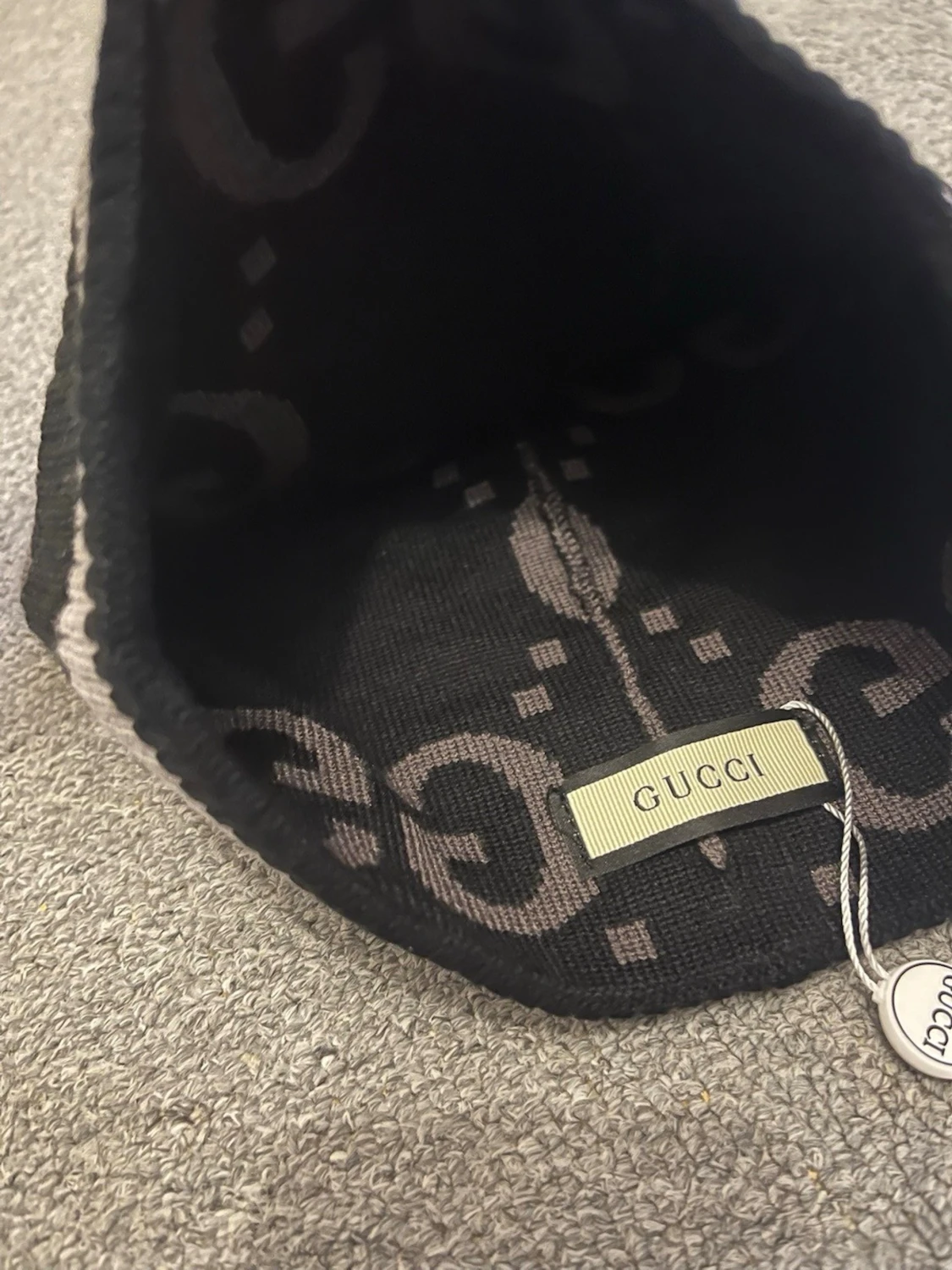 Grå mössa med GG-logga från Gucci - 3