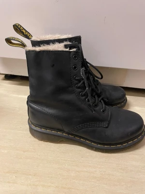 Dr Martens -  Knappt använda sig väldigt bra skick!!