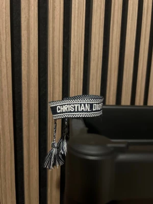 Christian DlOR armband - Flest till kvarn, skickas upp till 24h efter beställning och inga returer!