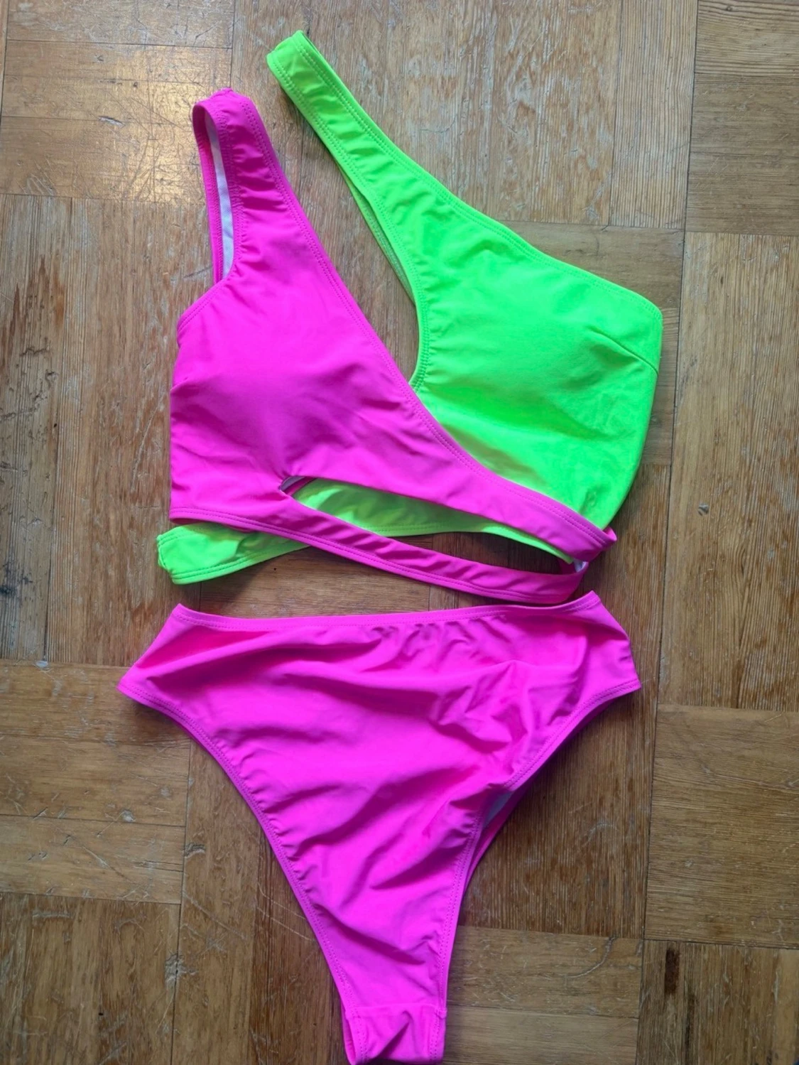Neonrosa och limegrön bikini i stl L - 2