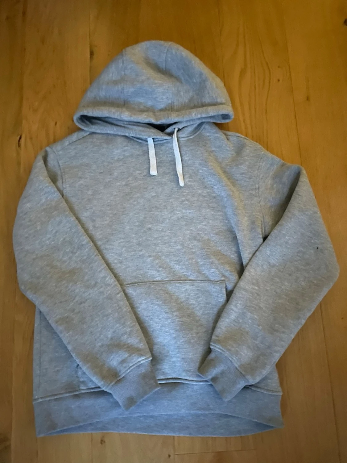 Grå hoodie från Maggiore med tryck - 1