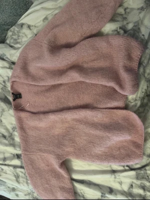 Ljusrosa stickad kofta från Lindex - Mysig rosa  stickad kofta från Lindex❤️ använt 1 gång inprincip 