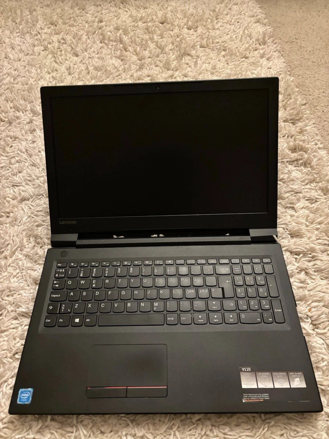 Svart Lenovo bärbar dator - 2