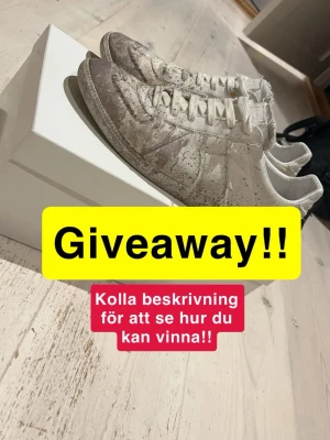 Givvieawayyi - Hallå där! Vill du vinna dessa riktigt schyssta Maison margiela gats med paint spatter ? Då är det ända du behöver göra för att delta i tävlingen det följande. 1. Följa mig plick! 2. Gilla detta inlägget! 3. Skriva i kommentarsfältet ” JAG VILL”. Om du gör detta följande kan det vara du som blir framlottad den 15 mars! Om du köper ifrån min plick har du högre chanser att vinna! Lycka till!!!