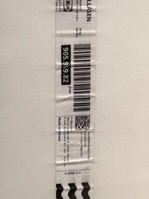 Fjällåsen  resårmadrass 140x200 - Denna varan går endast att hämta upp.      Säljer en FJÄLLÅSEN resårmadrass från IKEA med pocketresårkärna och 7 zoner för extra komfort. Madrassen är medium fast och har en stilren design i vitt och grått. Perfekt för dig som vill ha en bekväm och stabil säng.